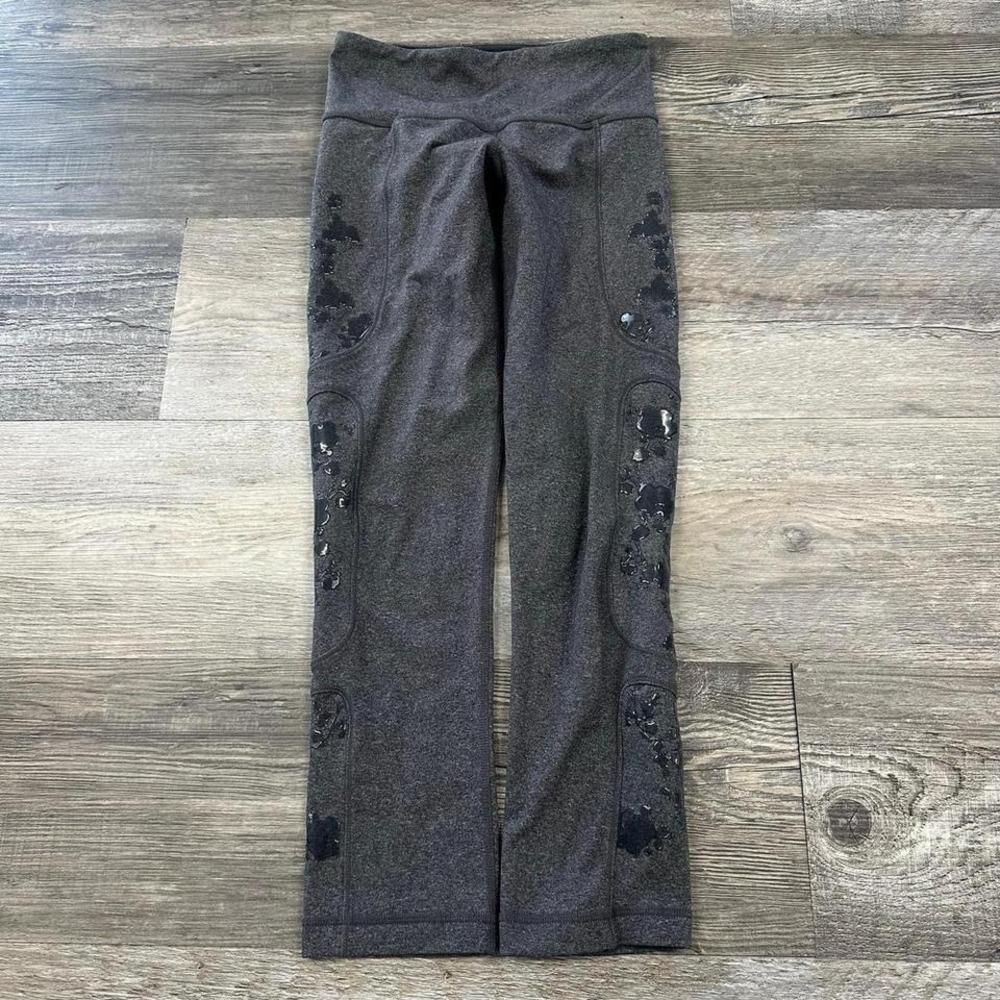Lululemon Hold Me Close Gray Womens 2 Leggings Activewear‎ Floral Legging Capri